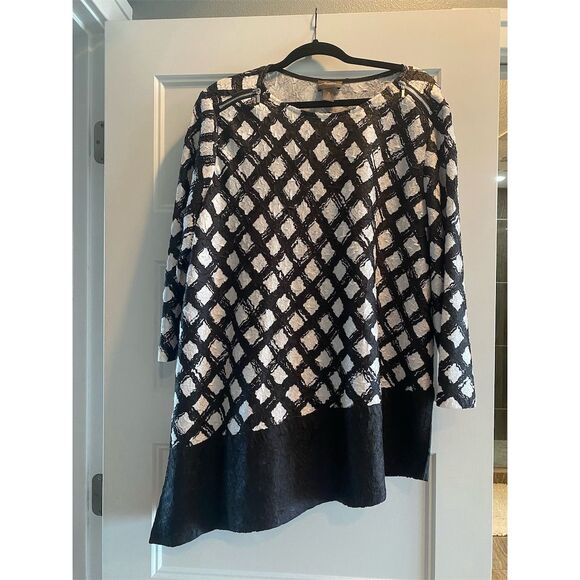 Chico's Tops - Chico's Women's Geometric Tunic Top Black Size 3 3/4 Sleeve Casual